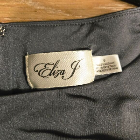 Eliza J Gray Jumpsuit with Relaxed Fit and Collared Neckline - Picture 11 of 12